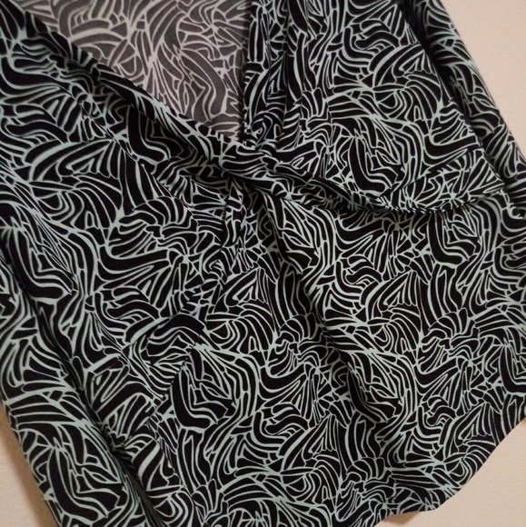 Lane Bryant twist accent top - Picture 4 of 6